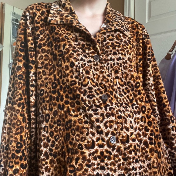 ✨SOLD✨ leopard long soft blouse - Picture 8 of 11